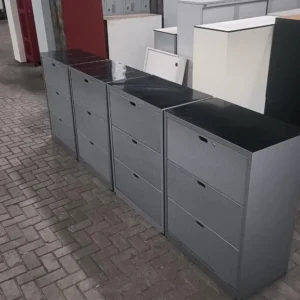 Metalen werkbankkasten met gereedschapladen bij Kasten Handel Rogat