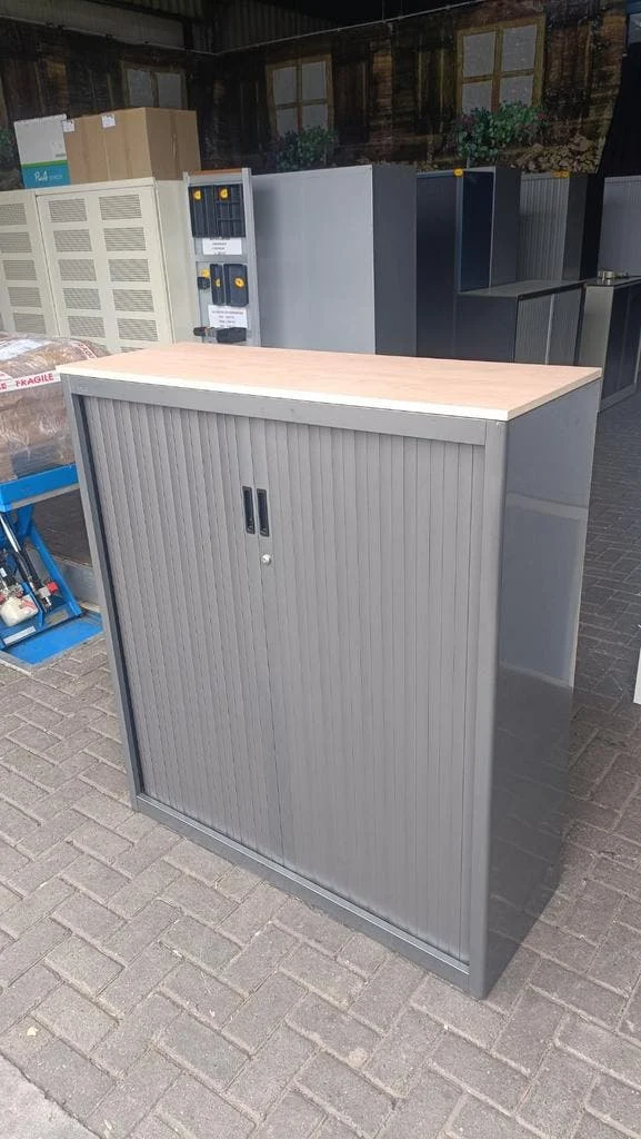 Vepa antraciet metalen roldeurkasten bij Kasten Handel Rogat